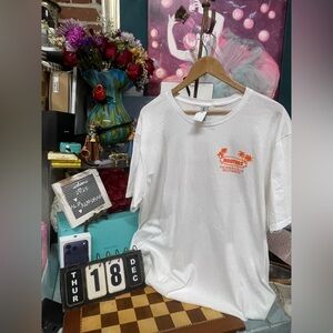 Vintage (Gildan) - Hooters  nwt